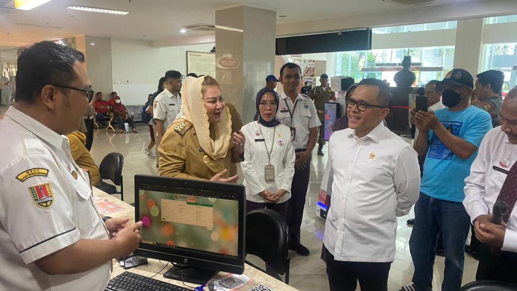 Mbak Ita Dampingi MenpanRB Sidak Pelayanan Kesehatan di&nbsp;RSWN