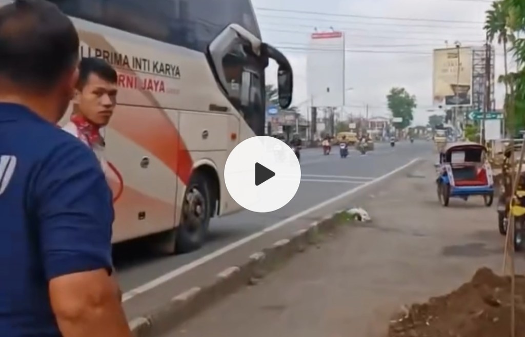 Viral Sopir Bus Murni Jaya yang Acungkan Jari Tengah, Begini Tanggapan Sang&nbsp;Sopir