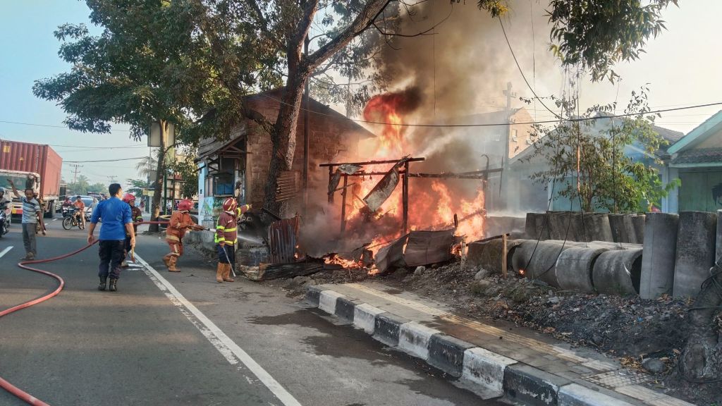 Kebakaran Tambal Ban di Batikan, Pabelan,&nbsp;Magelang